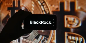 BlackRock подала заявку на спотовый Ethereum-ETF со стейкингом, криптофонды привлекли $716 млн