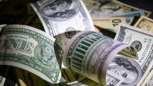 Экономика США: Личные доходы выросли на 0,4%, опередив прогнозы, потребительские расходы замедлились