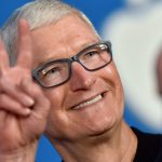 Сигнал от лидера: Тим Кук выкупает акции Nike после падения на 10%
