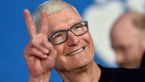 Сигнал от лидера: Тим Кук выкупает акции Nike после падения на 10%