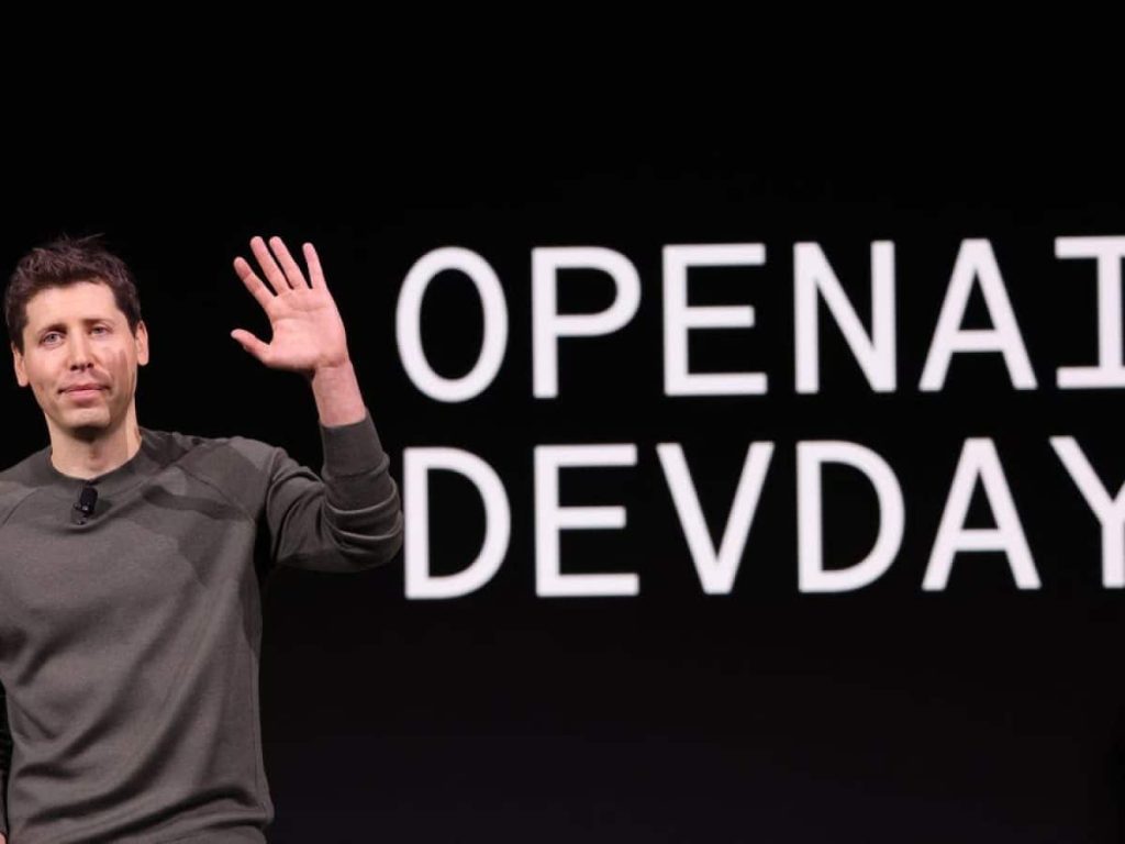 Для обеспечения атмосферы академической честности, справедливости, взаимного уважения и хорошего проведения письменных экзаменов студентов просят соблюдать следующие обязательные правила: * Студенты будут появляться перед экзаменационным залом как минимум за 10 минут до объявленного времени. * Студенты представят себя удостоверением личности или, при необходимости, записной книжкой и представят его по запросу руководителя. * Доступ в зал осуществляется на основе списков экзаменов под координацией руководящих учителей. • Каждый студент садится по указанию руководителей. * Доступ в зал разрешен только с материалами, разрешенными действующим преподавателем дисциплины. * Сумки, мобильные телефоны, умные часы, наушники, бытие, другие несанкционированные электронные материалы и устройства будут размещены в месте, указанном руководителем. * Мобильный телефон и электронные устройства должны быть полностью выключены. Во время экзамена запрещено владеть им лицом, даже если они закрыты. * Экзамен начинается в точное время в соответствии с графиком экзаменационной сессии. Задержка более 10 минут в некоторых случаях может привести к запрету доступа в спортзал. * Студенты должны внимательно прочитать требования и завершить работу только в указанном месте, не добавляя никаких отличительных знаков. * Во время экзамена запрещается любая форма общения между студентами. * Весь ход экзамена контролируется видео, и записи могут быть использованы в случае подозрений в несоблюдении регламента. * По истечении времени студенты будут преподавать работу руководителям. * Выход из зала осуществляется тихо и по порядку, только после сдачи работы и подписания списка посещаемости. • Любая попытка мошенничества, копирования, несанкционированного общения или использования запрещенных средств будет санкционирована снятием с экзамена и наказанием в соответствии с национальными и институциональными нормативными актами.