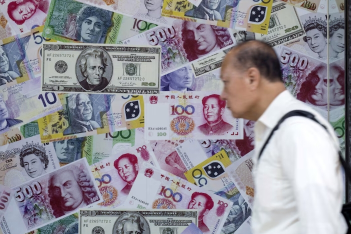 Курс доллара: первый рост за полгода и падение юаня