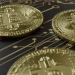 Крипторынок 1 апреля 2026: Биткоин вырос, бан KuCoin и аресты Gotbit