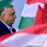 Курс валют: Блокада Ирана и падение Орбана в Венгрии