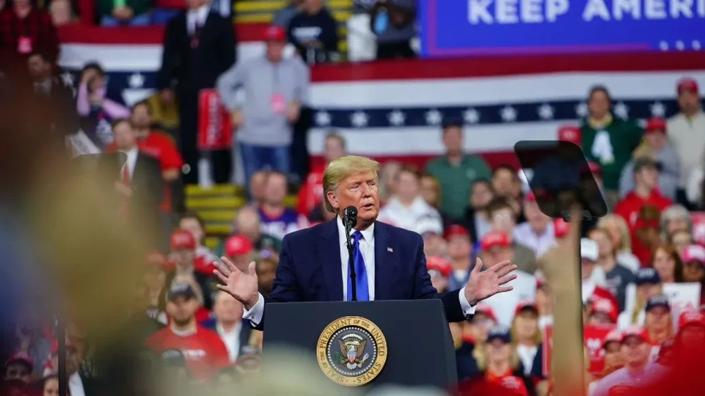 Госдеп США выпустит паспорта с портретом Трампа к 250-летию независимости