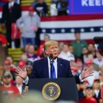 Госдеп США выпустит паспорта с портретом Трампа к 250-летию независимости