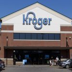 Акции Kroger упали на 5% из-за ценовой войны с Walmart