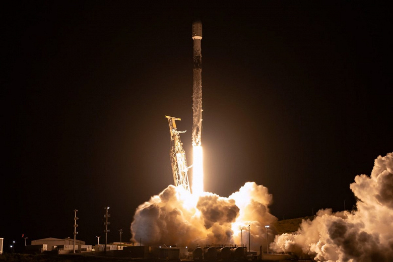 Oppenheimer против слияния Tesla и SpaceX, но повысил прогнозы