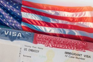 Массовое аннулирование виз B1/B2 в США: кого затронет решение Госдепартамента