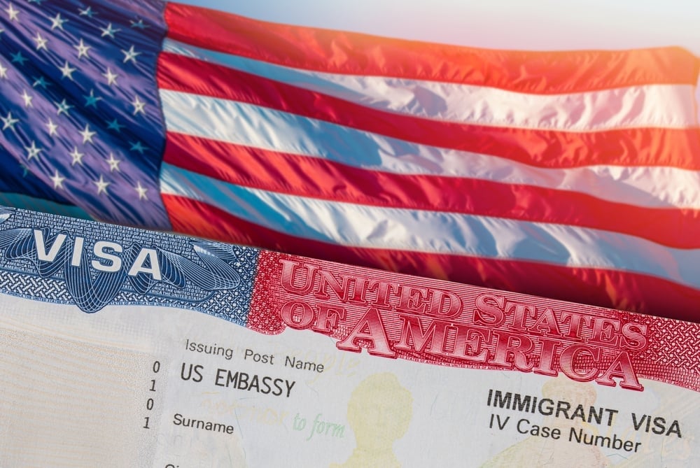 Массовое аннулирование виз B1/B2 в США: кого затронет решение Госдепартамента