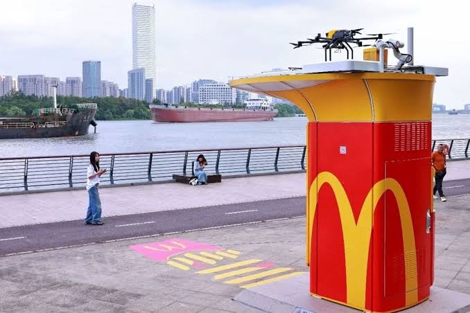 McDonald's и Meituan запустили беспилотный коридор в Шанхае: быстрая аэродоставка фастфуда